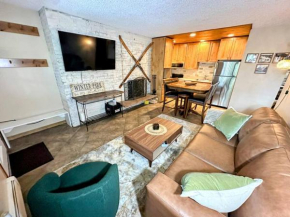 Winter Haus, Winter Park 2 bedrooms corner unit w outdoor patio walking distance to the Center of town